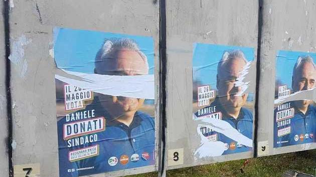 Imbrattati i manifesti del candidato Donati