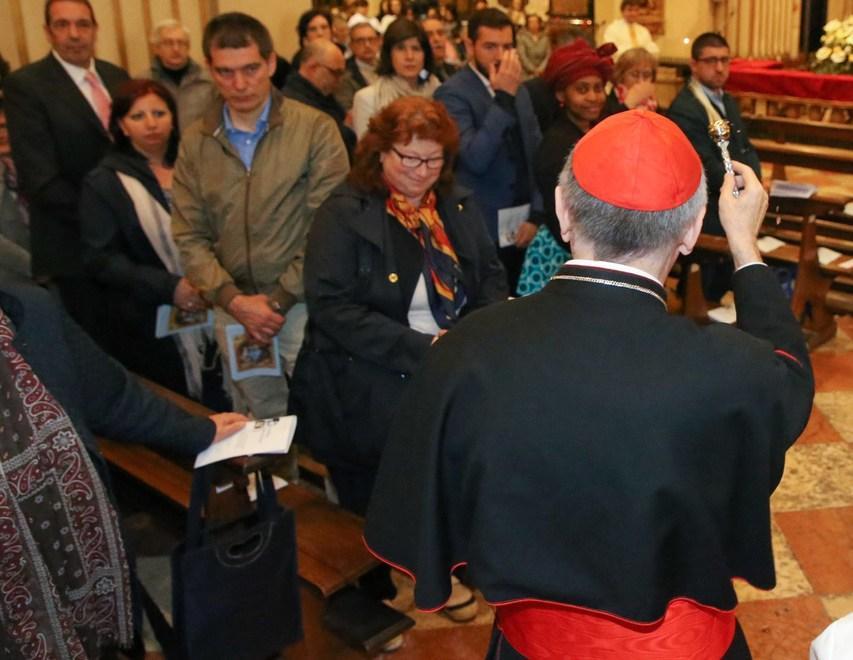 Chiesa piena di fedeli arrivati da tutta Italia 