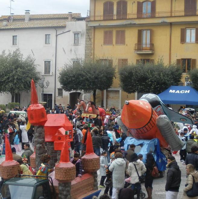 I bambini in maschera e le sette bellissime miss protagonisti a Follonica 