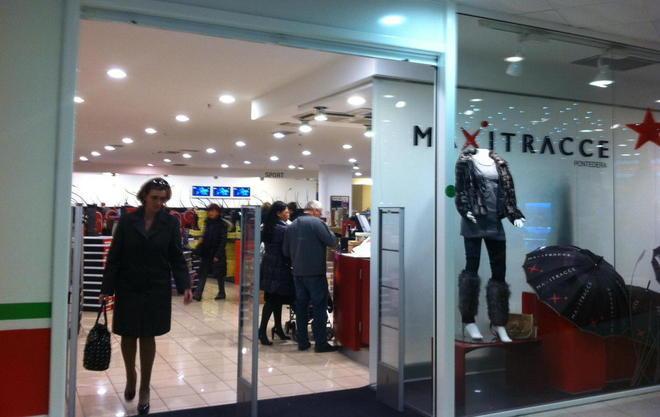 Shopping domenicale con poche aperture 