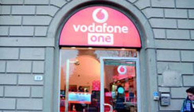 Rubano 50mila euro di telefonini 