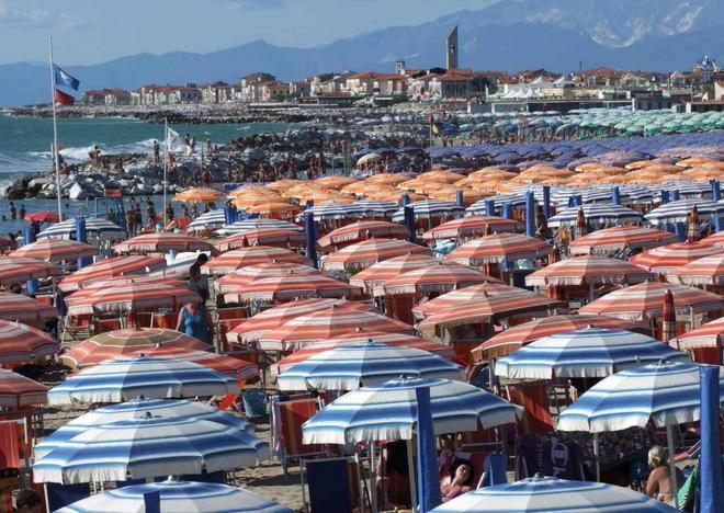 Balneari in rivolta, il ministro li gela 