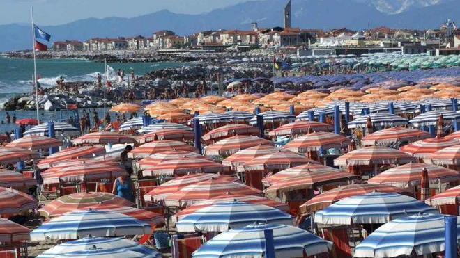 Balneari in rivolta, il ministro li gela
