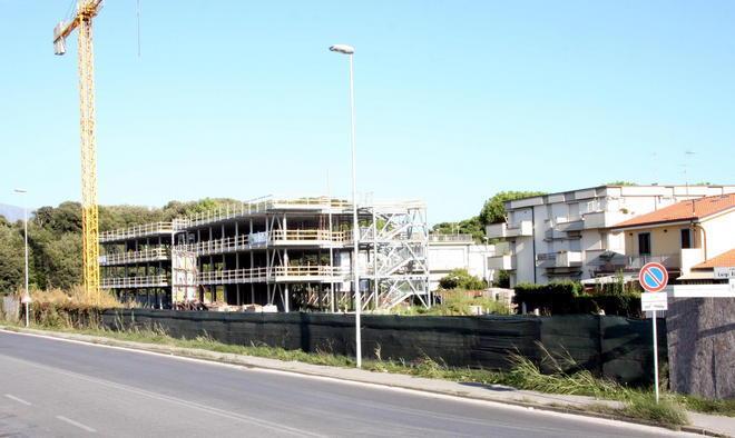 Viale Einaudi, l’hotel si alza di un piano