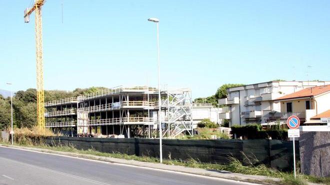 Viale Einaudi, l’hotel si alza di un piano