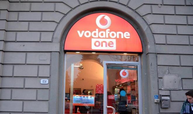 Rubano 50mila euro di telefonini 