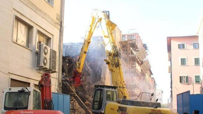È iniziata la demolizione dell’ex cinema Moderno