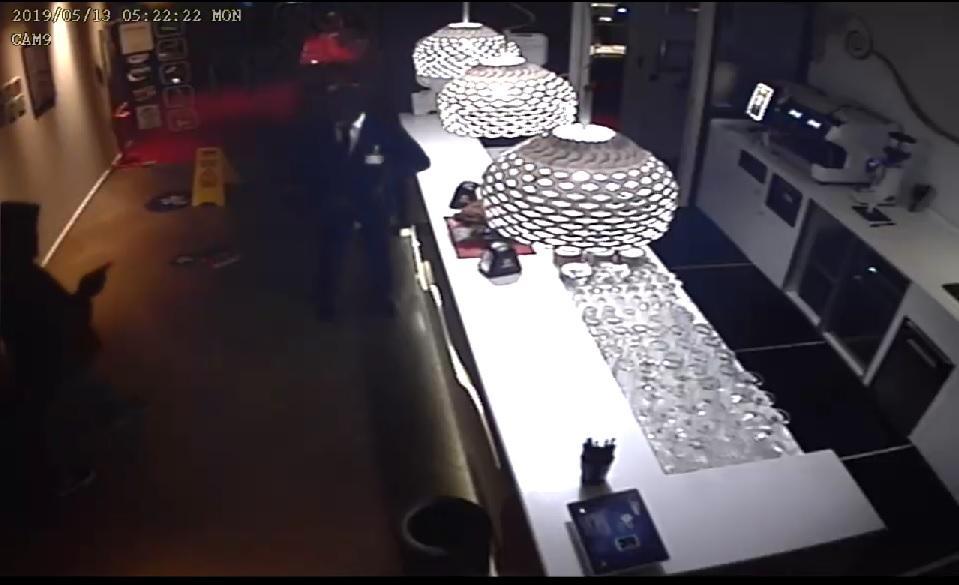 Modena, rapina sala scommesse Las Vegas. Viene arrestato  all'uscita