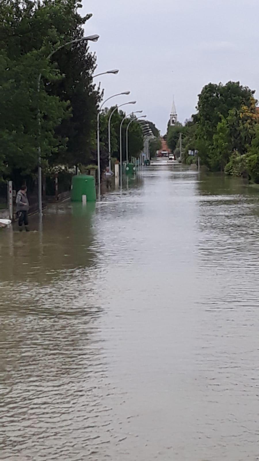 Villafranca (Forlì) uno dei territori più colpiti dall'ondata di maltempo. I vigili del fuoco di Ferrara si trovano sul posto, in supporto ai colleghi romagnoli