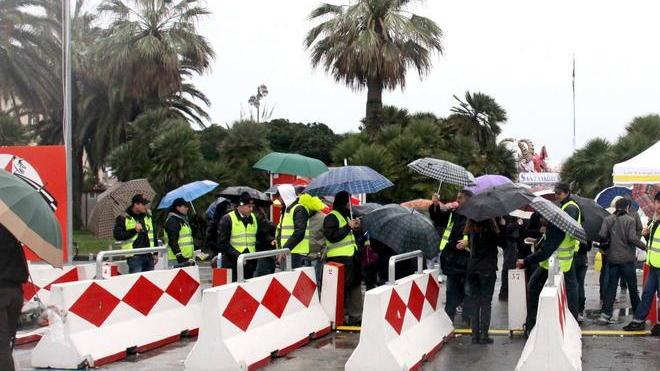 Duecento posti a Carnevale, ma sono pochissimi i viareggini per i controlli alle porte