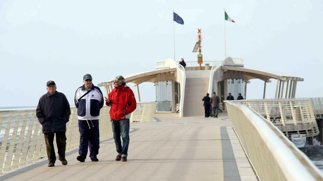 Pontile senza autorizzazioni, condannato Stefano Varia