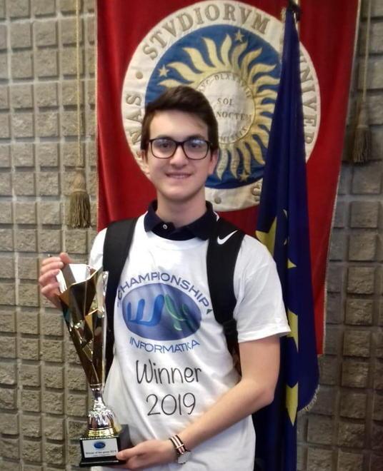 Studente viareggino si laurea campione italiano di informatica 