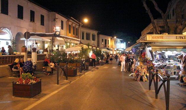 Oasi pedonale in via Fucini e sosta blu anche mezz’ora