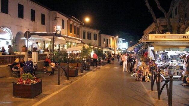 Oasi pedonale in via Fucini e sosta blu anche mezz’ora
