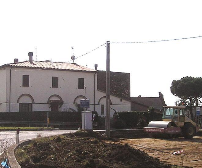 Schianti nella casa «Colpa di quello schiacciasassi di Sat» 