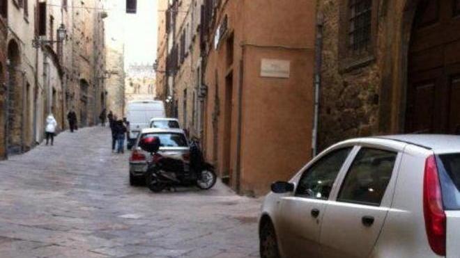 La sosta selvaggia che ostacola i soccorsi