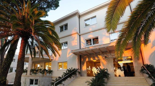 Il Tar dà ragione all’hotel di Villa Gaia: sì al bagnetto