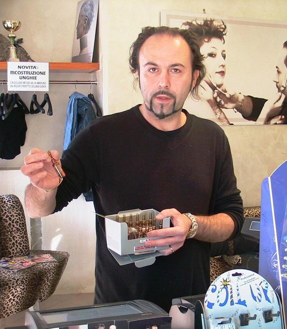 Solidarietà, donati kit a parrucchieri vittime dell’alluvione 