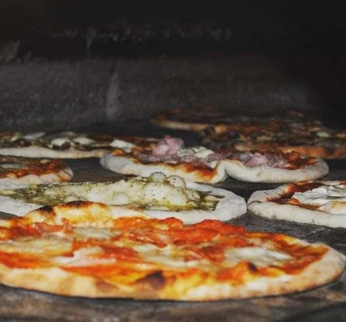 Radicchio, brie e porcini È la Fio la più gettonata alla pizzeria “La Fabbrica” 