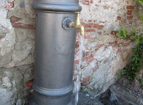 Chiesa di San Lazzaro, dopo mesi di attesa riaperta la fontana