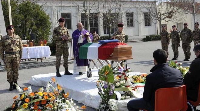 In caserma commosso addio al parà scomparso 