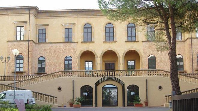 Santa Chiara, tagli drastici ai consiglieri