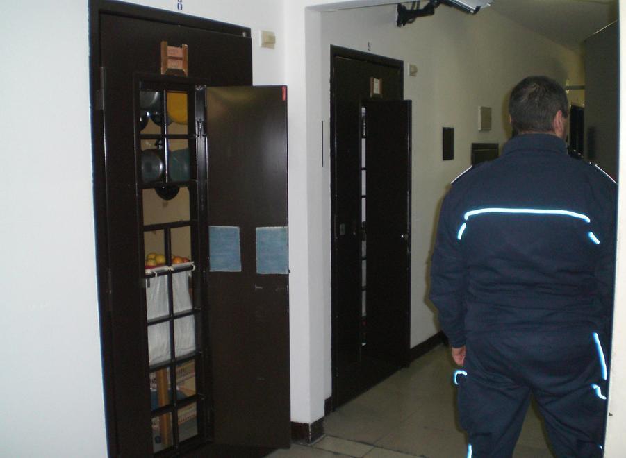 Aggressione in carcere Detenuto colpisce agente con caffettiera 