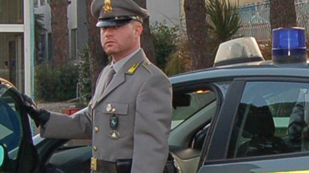 Acquista un’auto falsificando i documenti di un avvocato