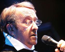 L’Italia piange il poeta della canzone 