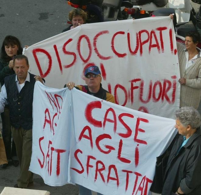 «Case popolari sfitte da requisire per gli sfrattati»