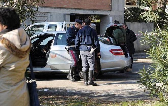 Sfondano l’auto a un gioielliere Via con 25mila euro di monili