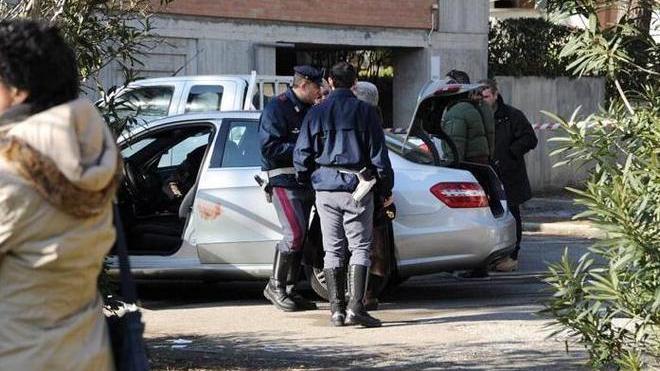 Sfondano l’auto a un gioielliere Via con 25mila euro di monili