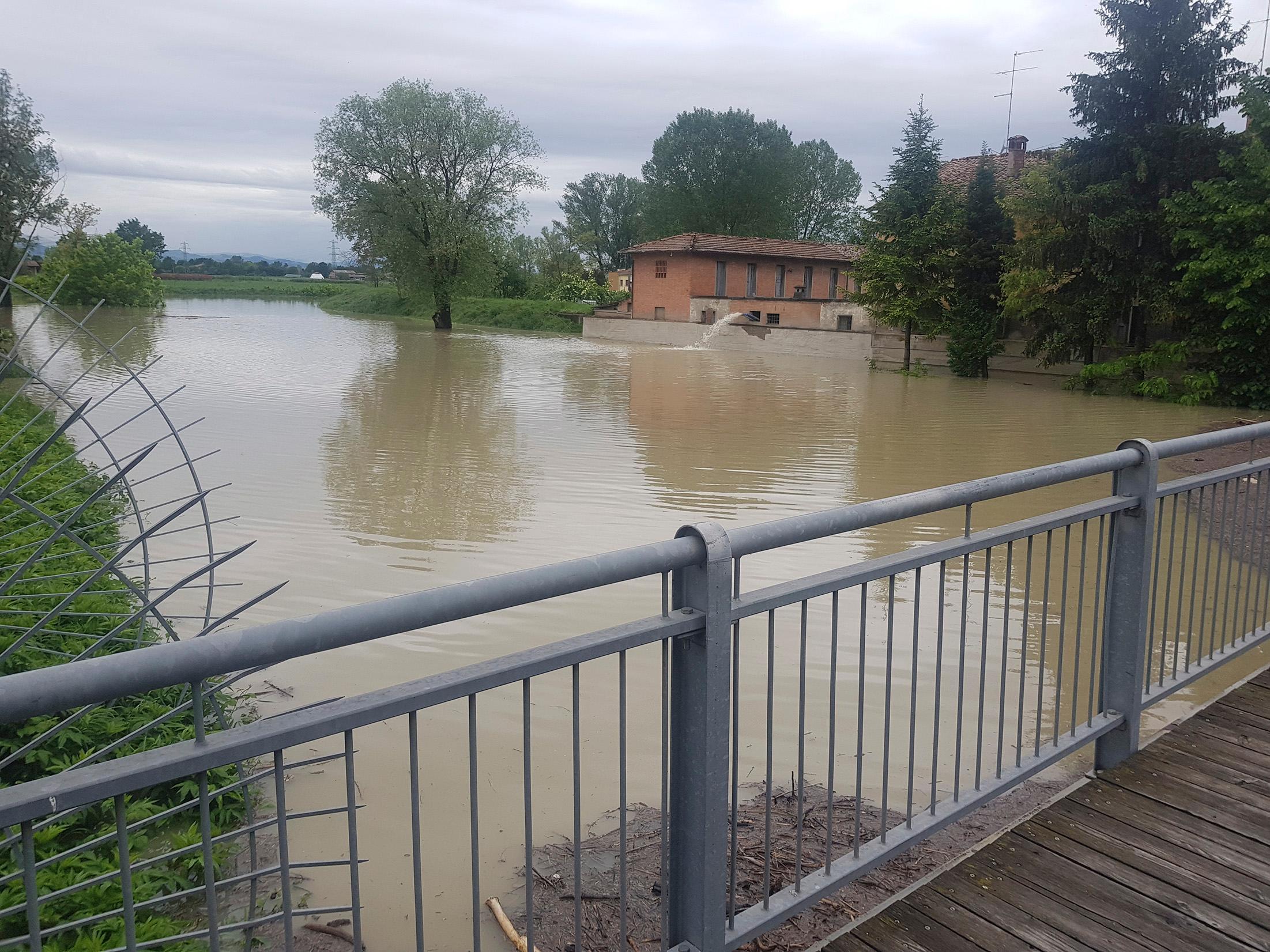 Allerta meteo a Modena: riaperti tutti i ponti. E' stata pioggia record. Weekend con l'ombrello
