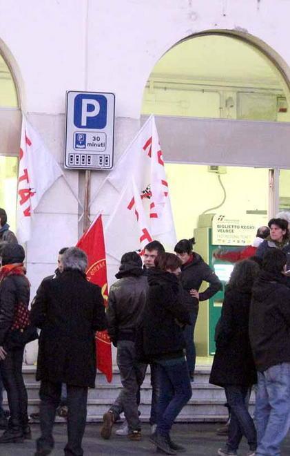 Protesta dei no-Tav alla stazione 