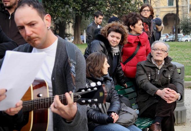 Canzoni in piazza per ricordare Lucio Dalla 