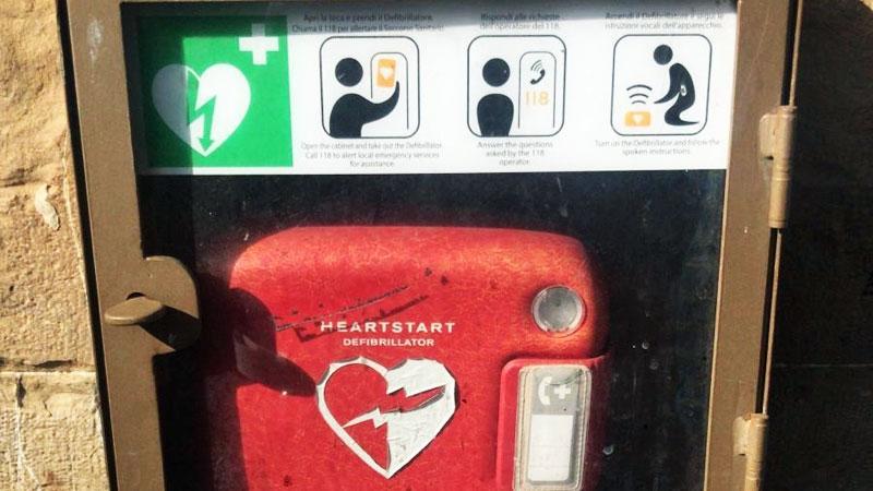 Il defibrillatore sul Ponte Vecchio