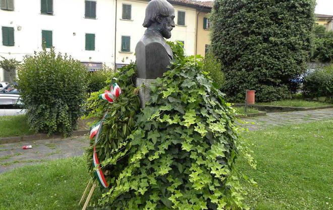 Manutenzione straordinaria nel giardino del Carmine