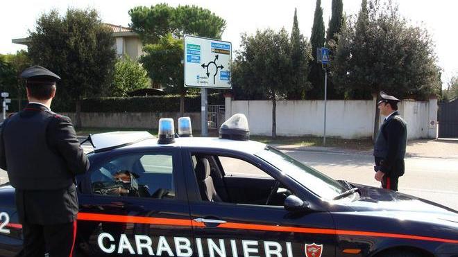 Picchiato e derubato in pieno giorno