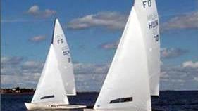 La vela olimpionica donata al Club nautico