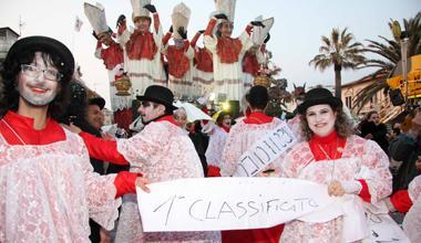 La satira di “Santo subito” dei Lebigre vince il Carnevale