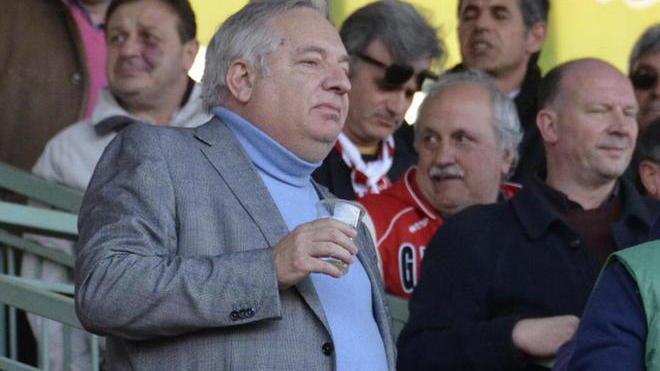 Camilli squalificato per una moneta tirata dalla tribuna