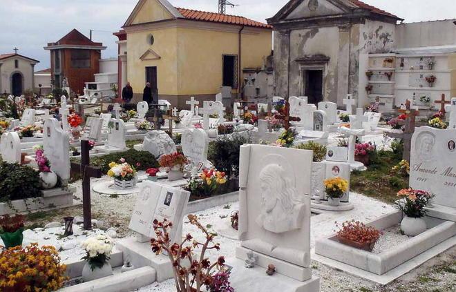 Il forno non c’è, bara in attesa per giorni 