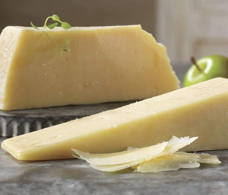 Modena, maxi sequestro di Parmigiano “taroccato” 