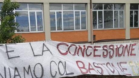 Caso striscione, il sindaco incassa la solidarietà di prefetto e polizia