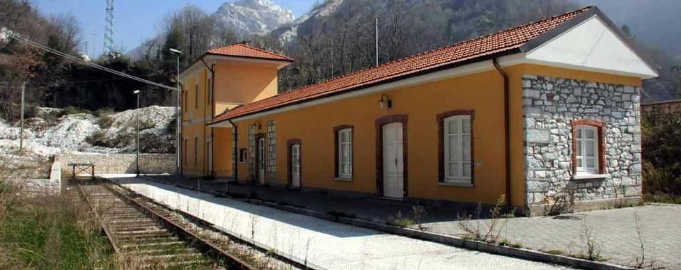 Arte, teatro, musica e trekking per raccontare la ferrovia marmifera