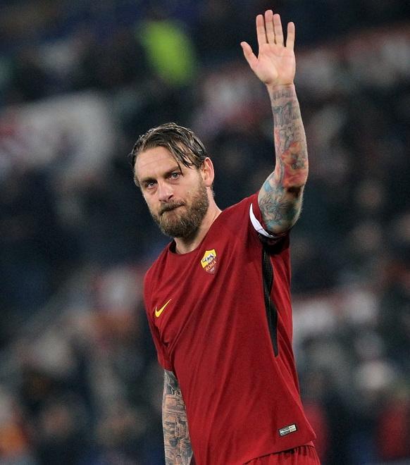 De Rossi si toglie la maglia della Roma e qualche sassolino «Ormai avevo capito» 