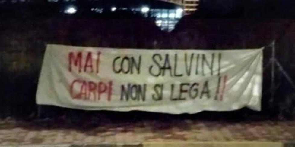 Striscione contro il ministro 