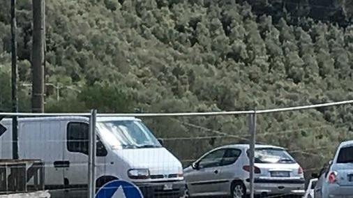 Cambiano i sensi al cantiere della rotonda a Ponte di Sasso
