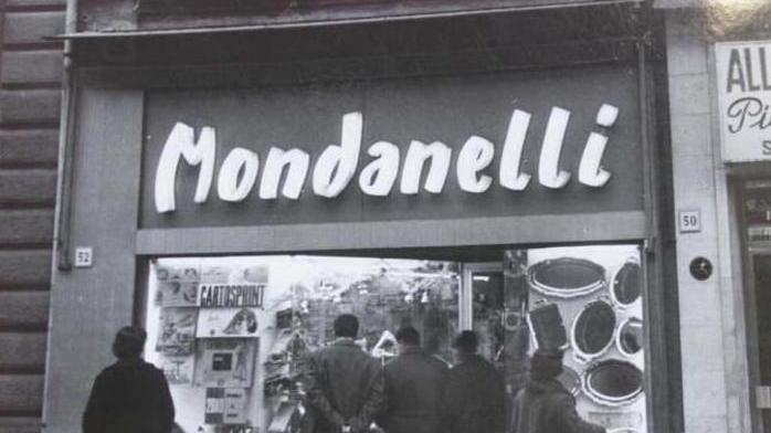 Il mito di Mondanelli, i signori dei giocattoli nello storico tempio da 87 anni in centro