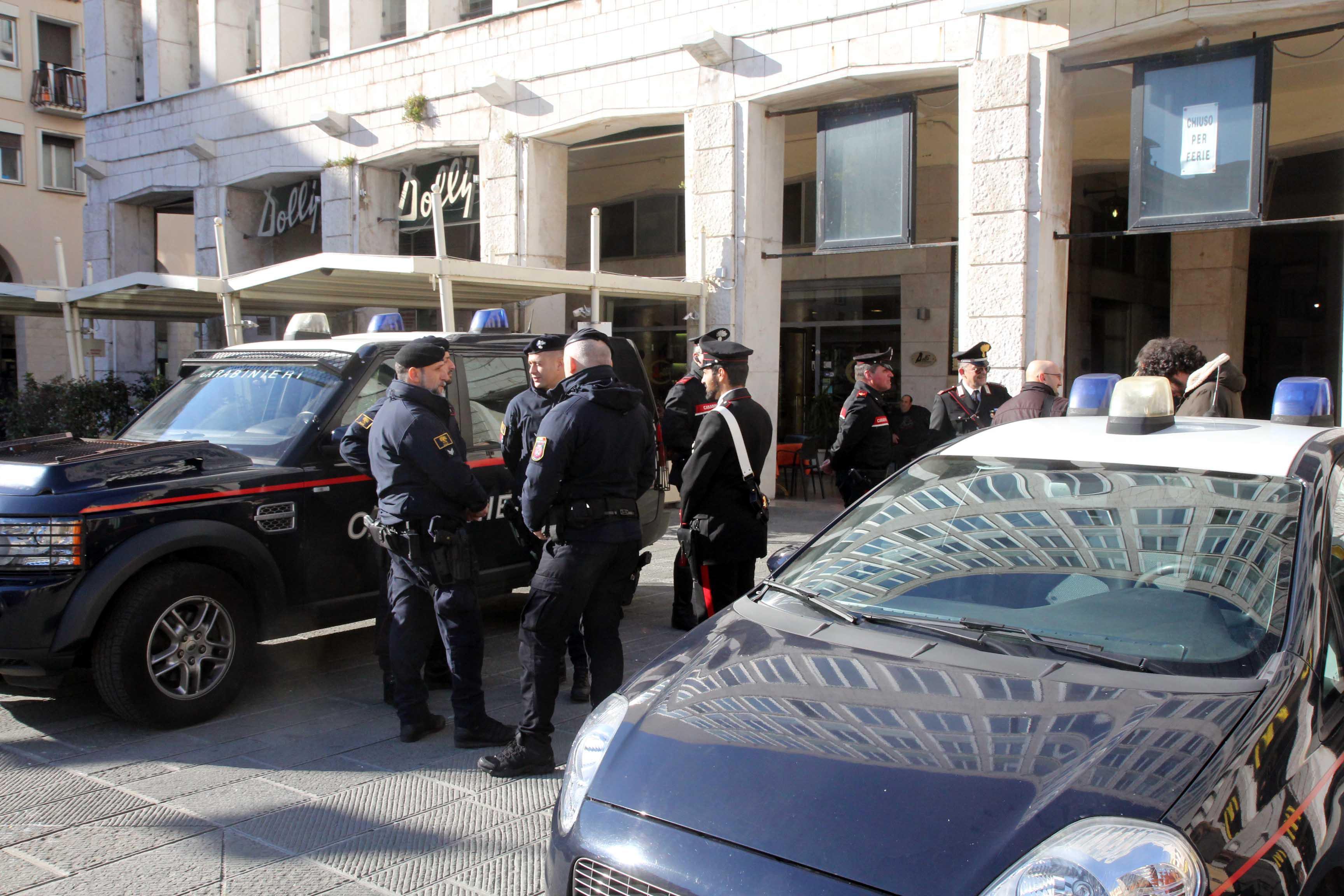 I carabinieri di Livorno impegnati in un controllo del territorio (foto d'archivio)